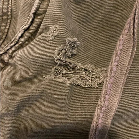 Abercrombie & Fitch Y2K olive green cargo shorts, size men’s 36 waist - Picture 4 of 8